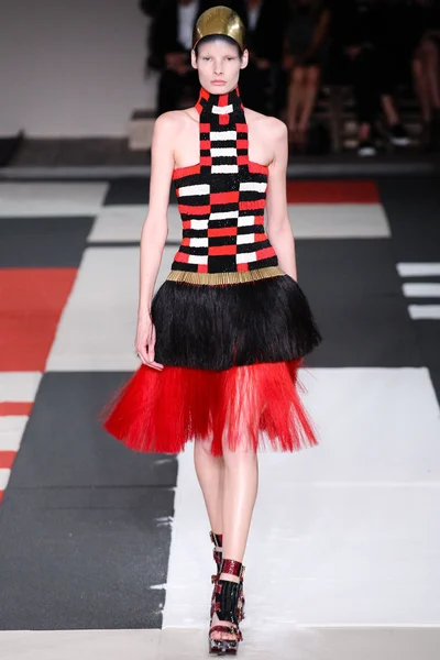 Look 27
